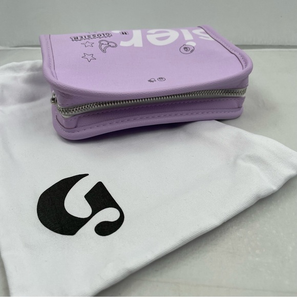 GLOSSIER Olivia Rodrigo Beauty Bag - Picture 4 of 4